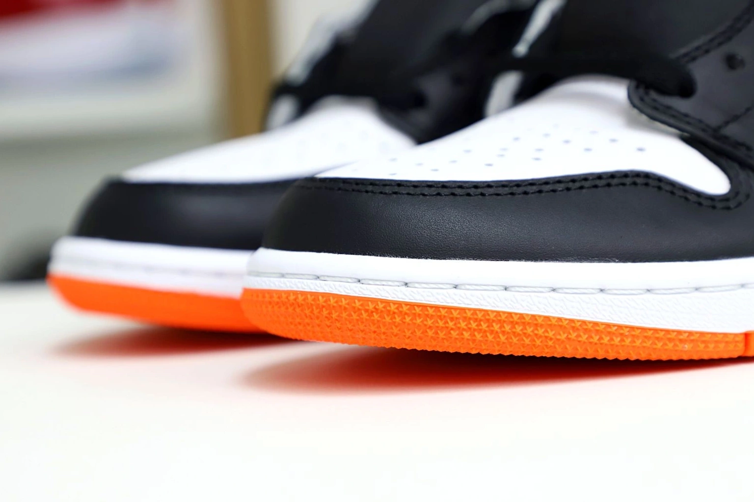 Electro Retro Air Jordan 1 Orange' High OG 0806